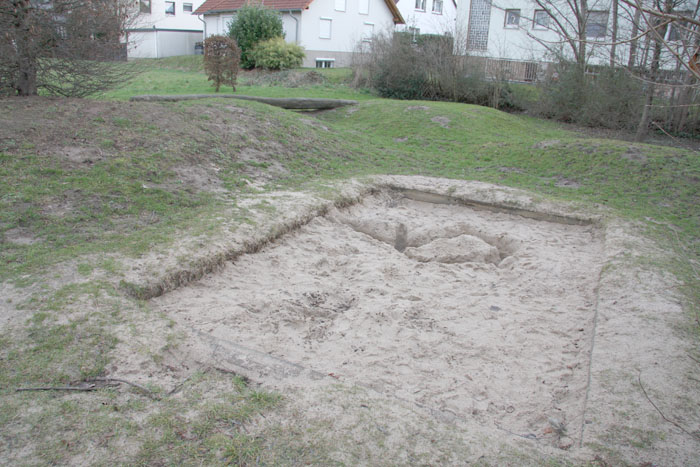 Die Sandkiste ist auch für die Kleinsten gut.