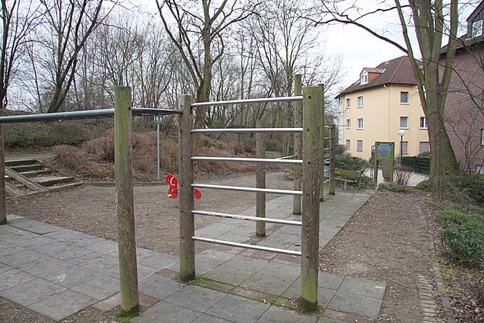 Verschiedene Stangen, die sich auch für ein Fitnesstraining nutzen lassen.