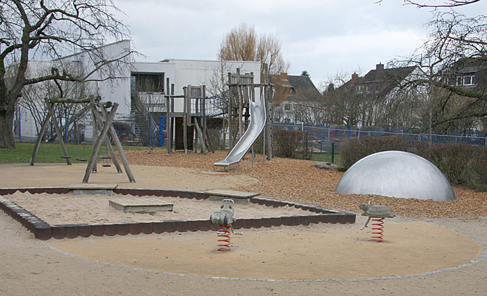 Spielplatz im Überblick.