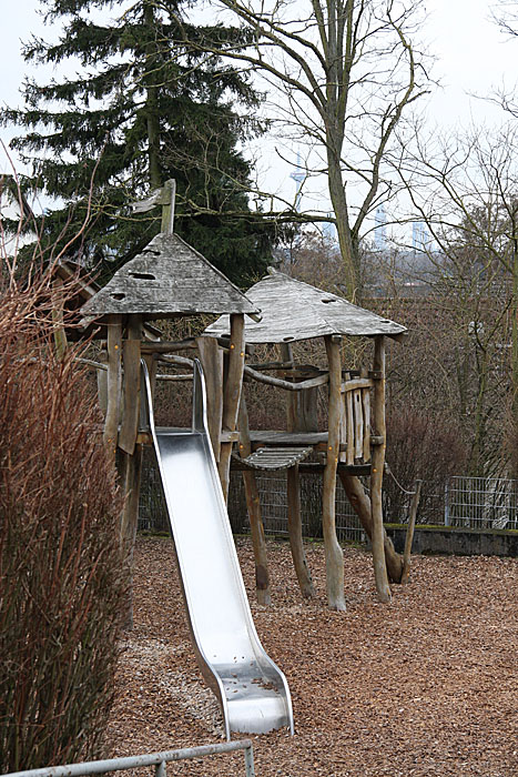 Wenn die Blätter nicht zu dicht sind, hat man sogar ein bisschen Skylineblick.