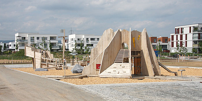 Blick vom Süden auf den neuen Spielplatz.