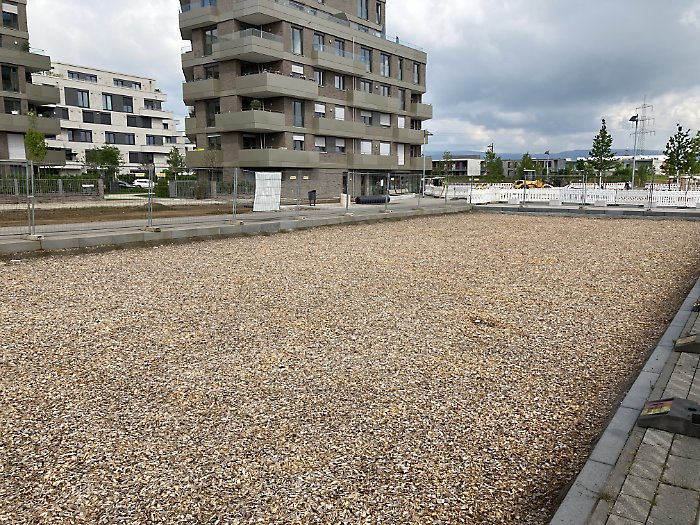 Am 20. Mai 2021 sieht man zwar die Baugrube, aber noch keinerlei Geräte..