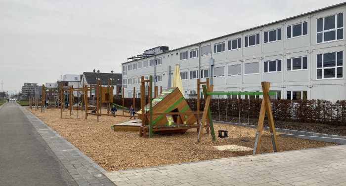 Kurz vor Weihnachten 2021 wurde der fertige Spielplatz freigegeben.