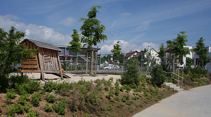 Blick von Süden auf die Sandecke mit Hütte.